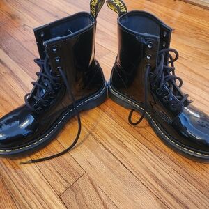 Dr. Martens Black and Gray Interior Tag